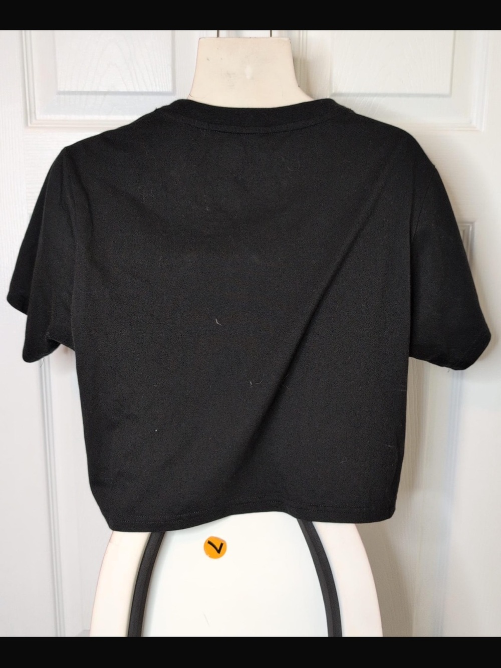 22 Fresh Black Graphic Crop Top – Size Large - Picture 3 of 4